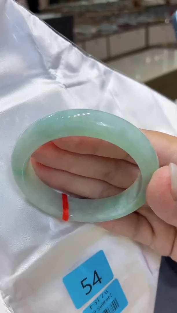 翡翠手镯未镶嵌翡翠手镯