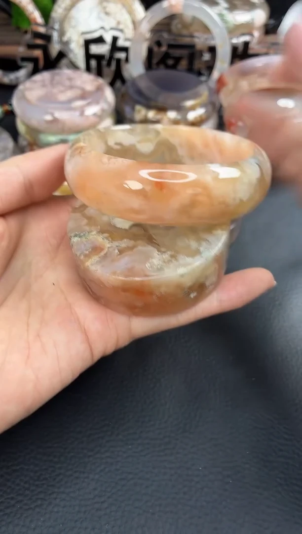 未镶嵌手镯（圆镯）石英质玉58
