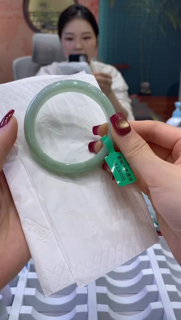 【闪购商品】翡翠手镯未镶嵌多人09457