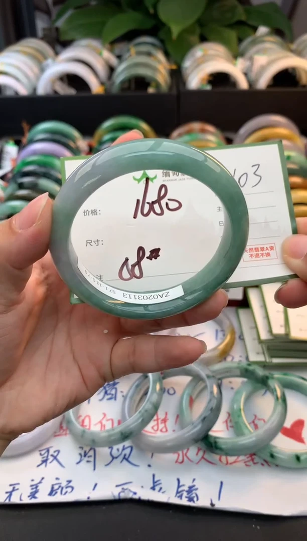 未镶嵌定制翡翠爱****姐毛货需精细抛光+多人
