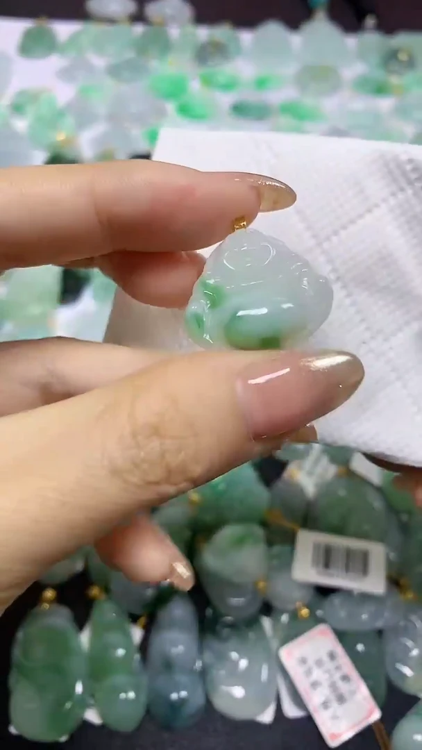 颈饰18K金镶嵌翡翠天然翡翠A货