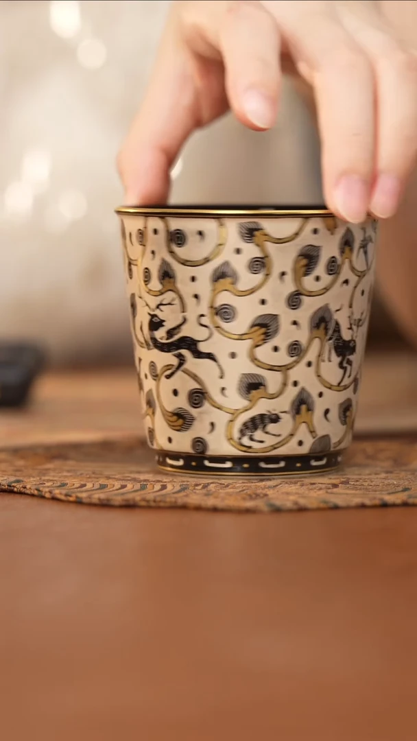 杯艺林堂藏珍系列仿漆器错金银万物有灵小可乐杯