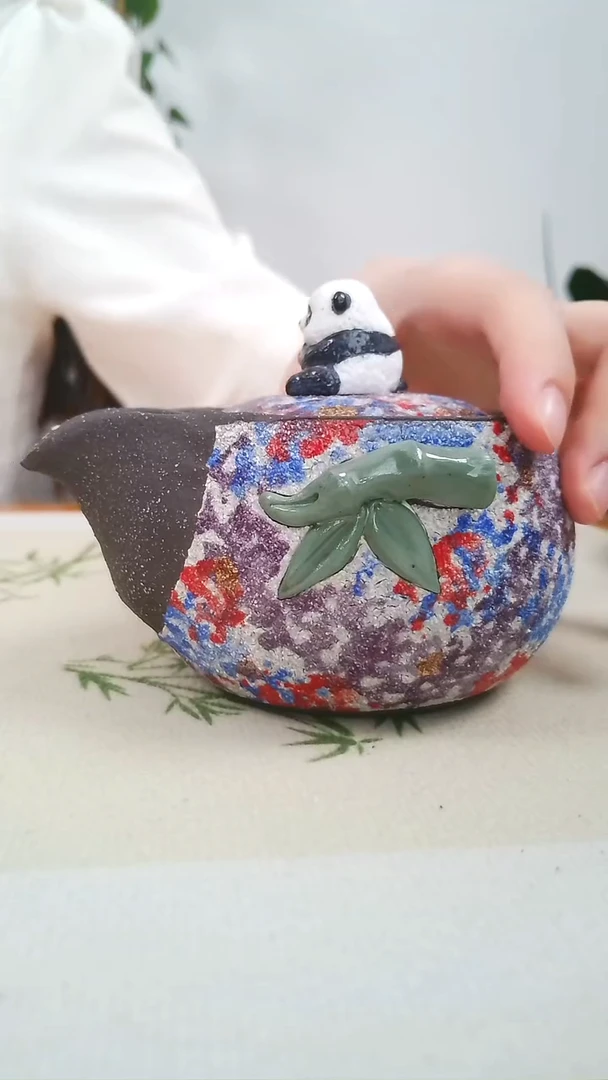 精品粗陶 手工彩绘 熊猫宝瓶