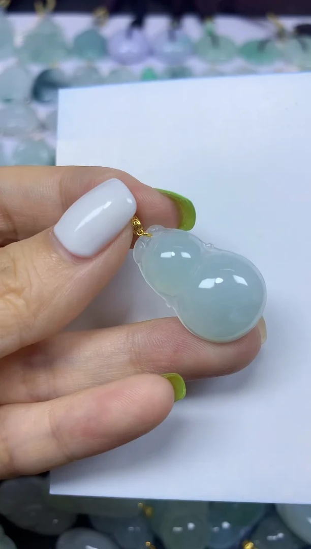 翡翠18K金镶嵌颈饰挂件