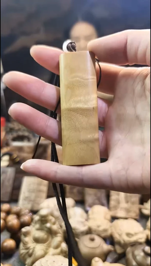 金丝     楠无事牌手把件