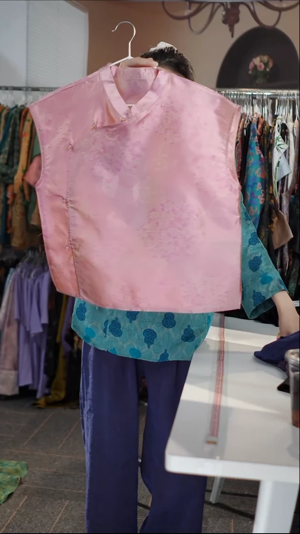 流光稠粉色小坎肩