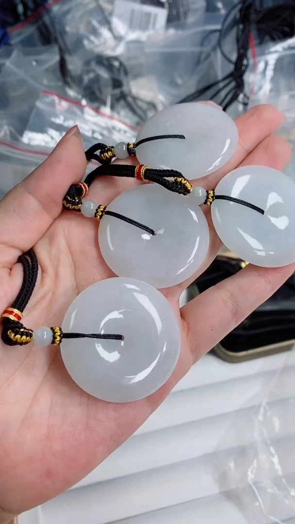 翡翠未镶嵌颈饰伯**猫吊坠团购多样性发一件