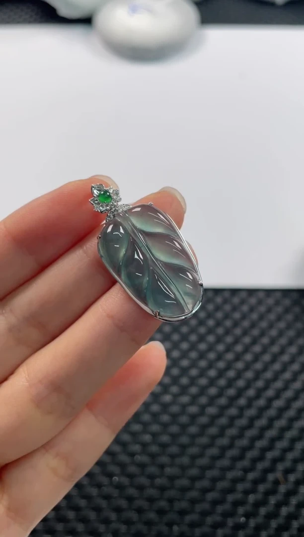 颈饰18K金镶嵌翡翠基地发货H 7356 叶子