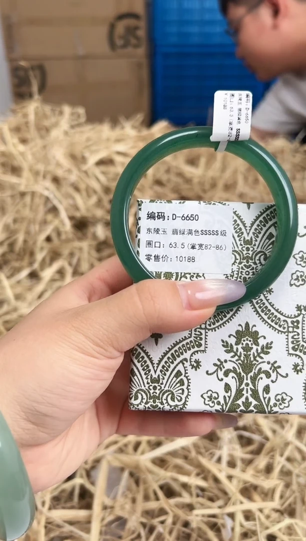未镶嵌手镯石英质玉D-6650