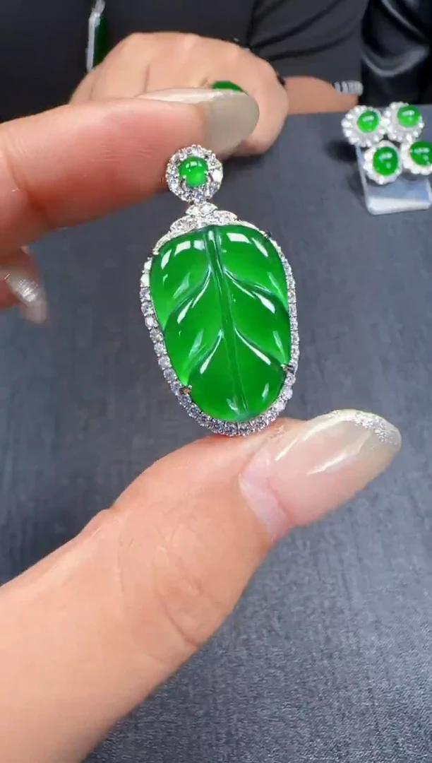 未镶嵌定制翡翠翡翠吊坠159