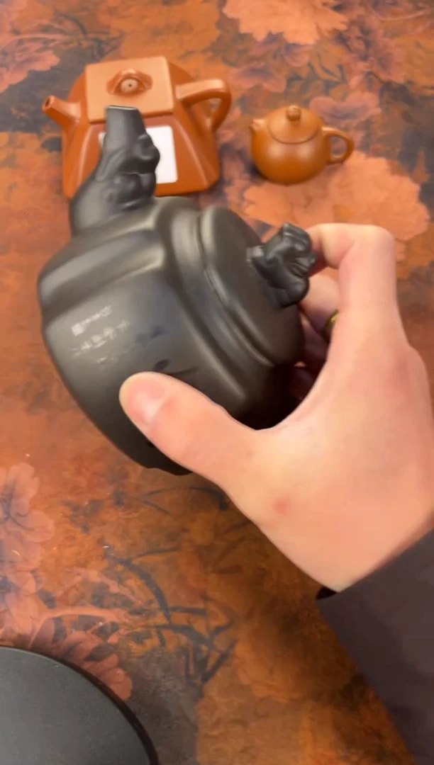 茶杯紫砂-舍得黑色四方壶