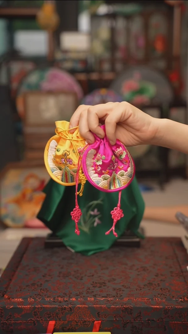 扇子绣花吊坠非遗