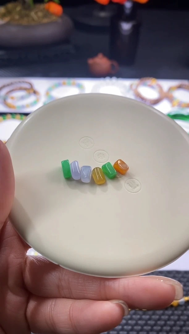 未镶嵌散珠翡翠一组随行