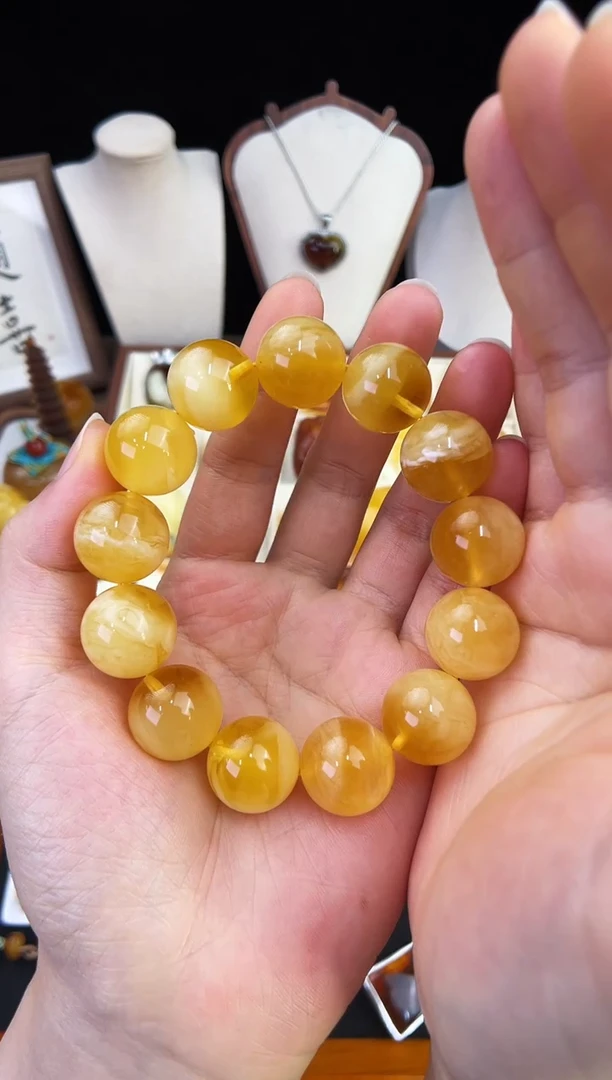 琥珀未镶嵌珠宝奇石豆***茶柒月