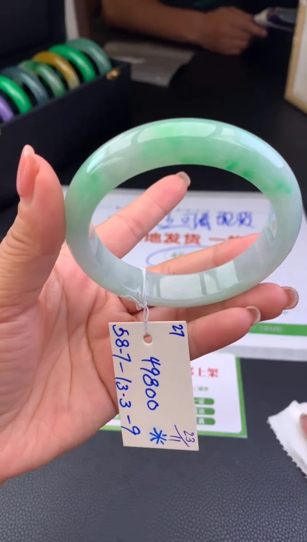 未镶嵌手镯翡翠假一赔三   手镯