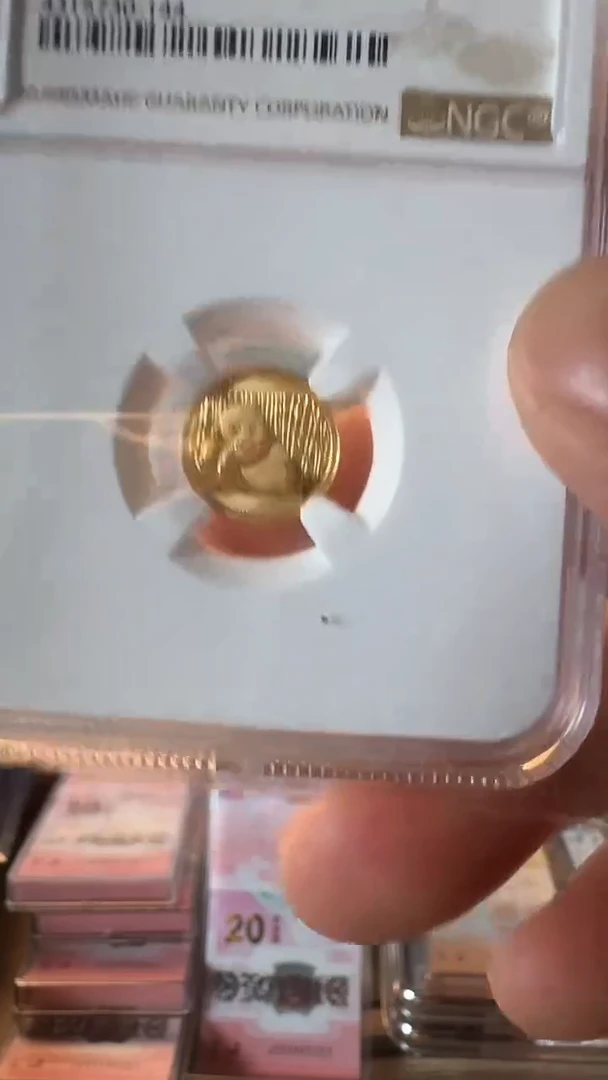 【闪购商品】纯金NGC评级70分熊猫金币