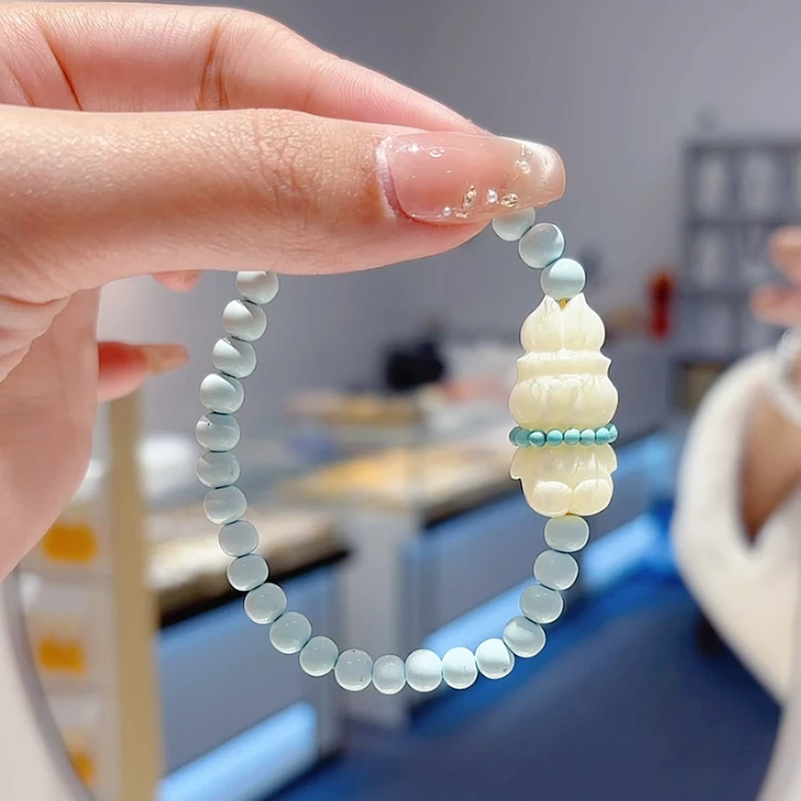 小了白了兔｜围脖小白兔蜜蜡手串