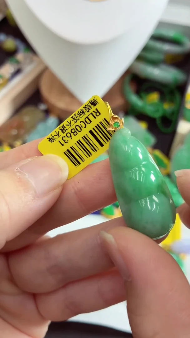 吊坠(不含链)18K金镶嵌翡翠挂件