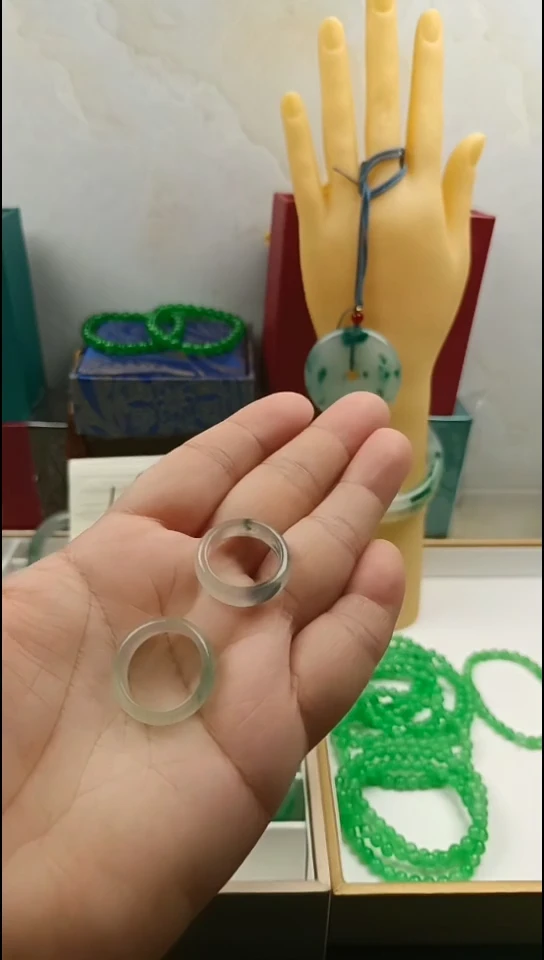 未镶嵌戒指翡翠戒指
