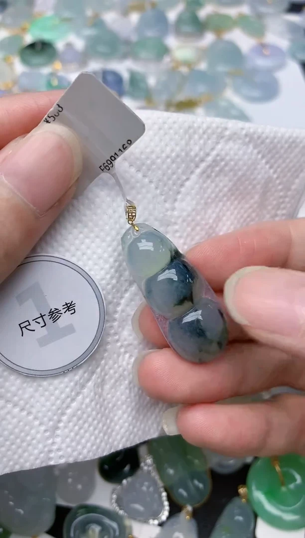 颈饰18K金镶嵌翡翠天然A货翡翠