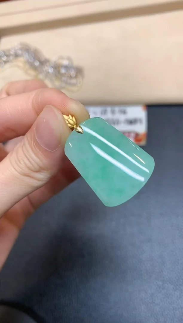 【闪购商品】翡翠颈饰18K金镶嵌【无鉴赏期