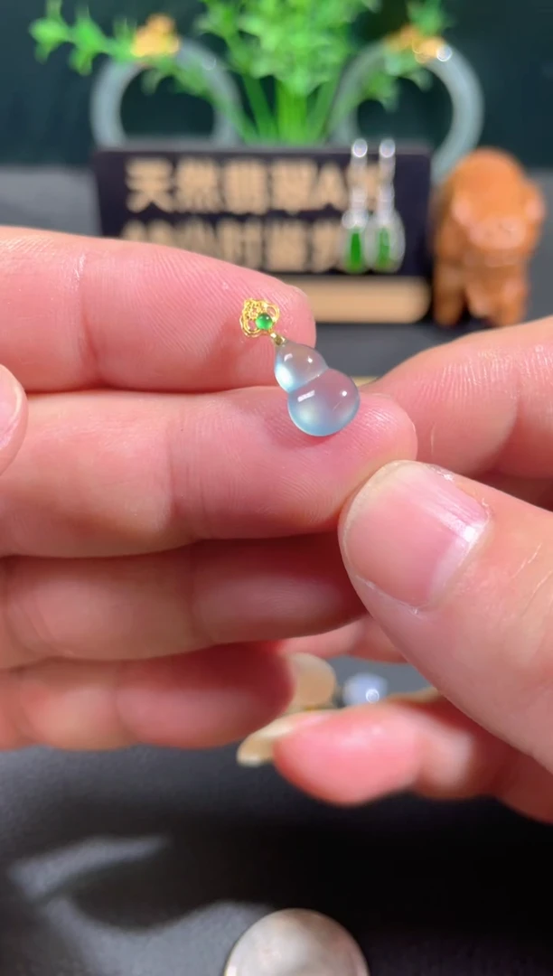 颈饰18K金镶嵌翡翠翡翠