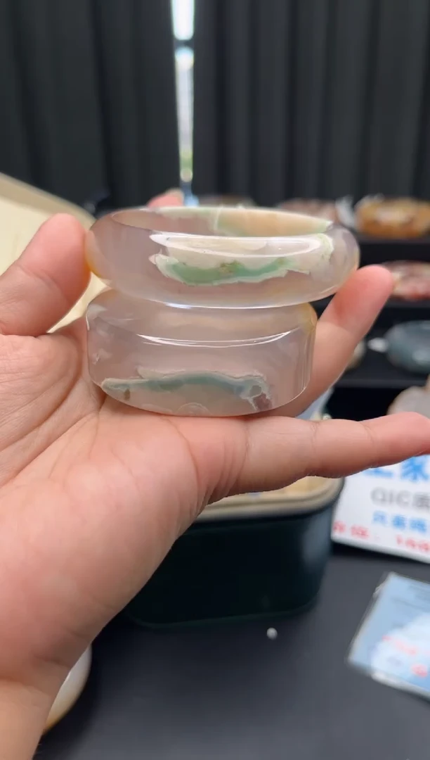 石英质玉手镯未镶嵌赠送镯心（圈口60