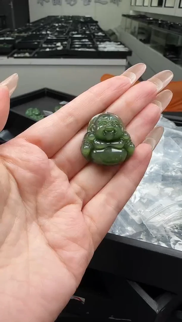 吊坠(不含链)未镶嵌和田玉一个，多样性发一个
