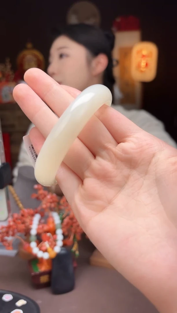 【闪购商品】和田玉J32手镯58mm未镶嵌-