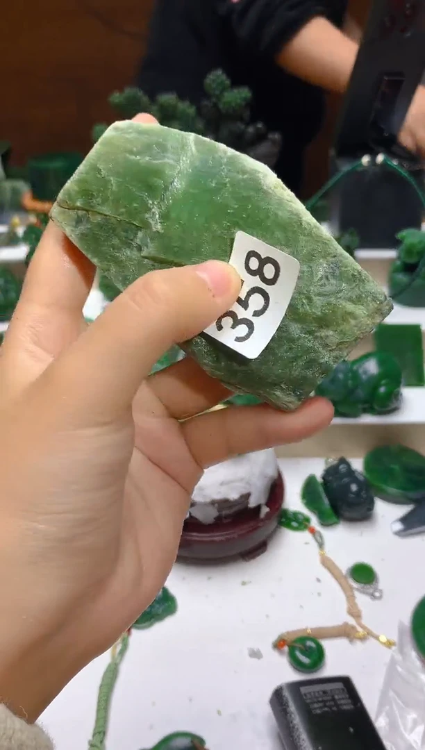 未镶嵌和田玉（碧玉）珠宝半成品0