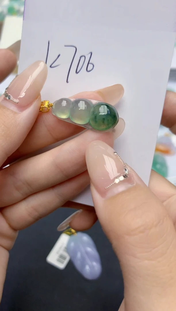 翡翠18K金镶嵌颈饰天然缅甸A货翡翠