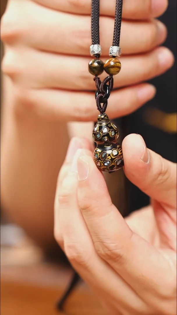 黑金大漆紫光檀螺钿小脖挂