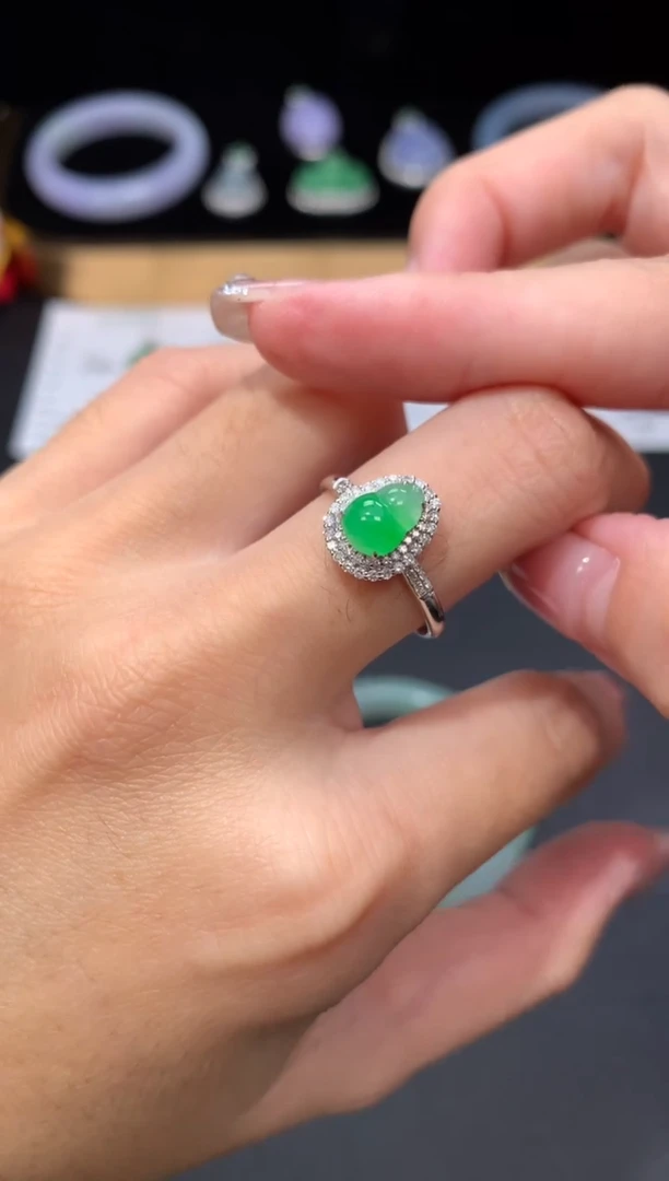 18K金镶嵌定制翡翠自营供应 48小时鉴赏期