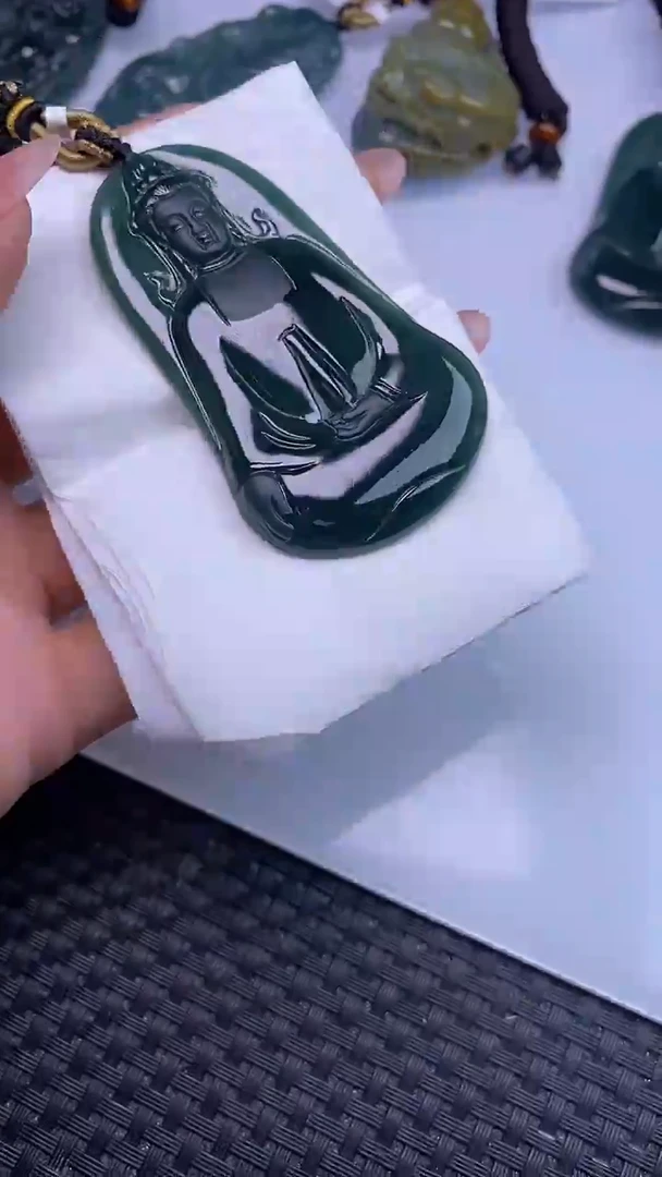 颈饰未镶嵌翡翠