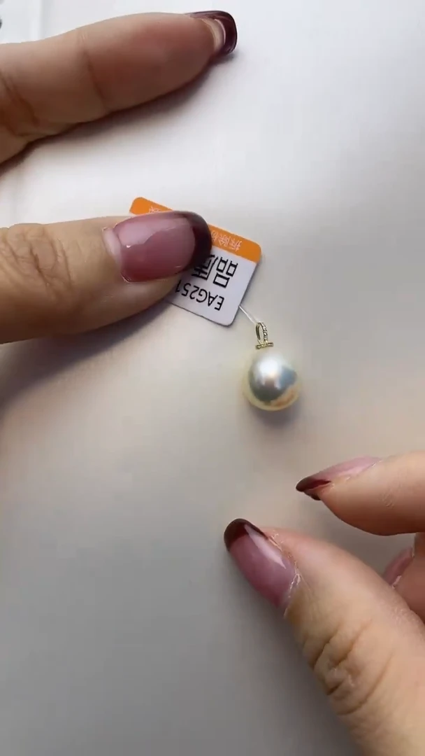 颈饰18K金镶嵌海水珍珠A81