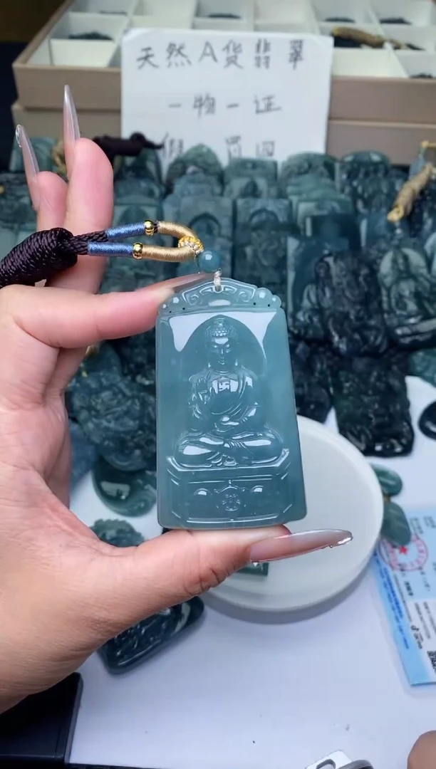 颈饰未镶嵌翡翠