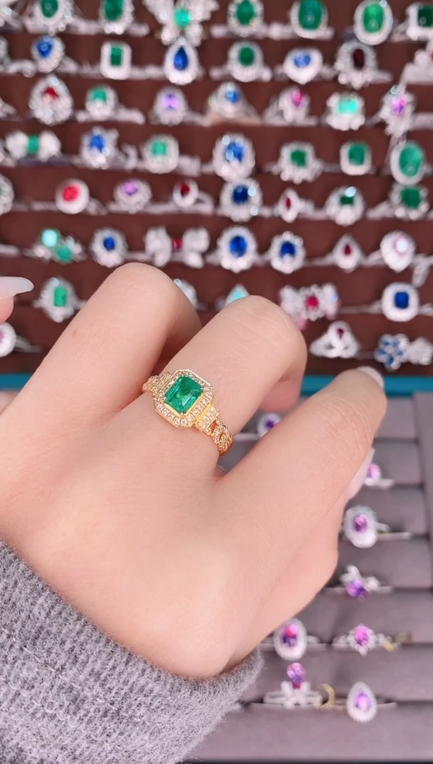 【闪购商品】祖母绿18K金戒指18K金镶嵌0.75克拉