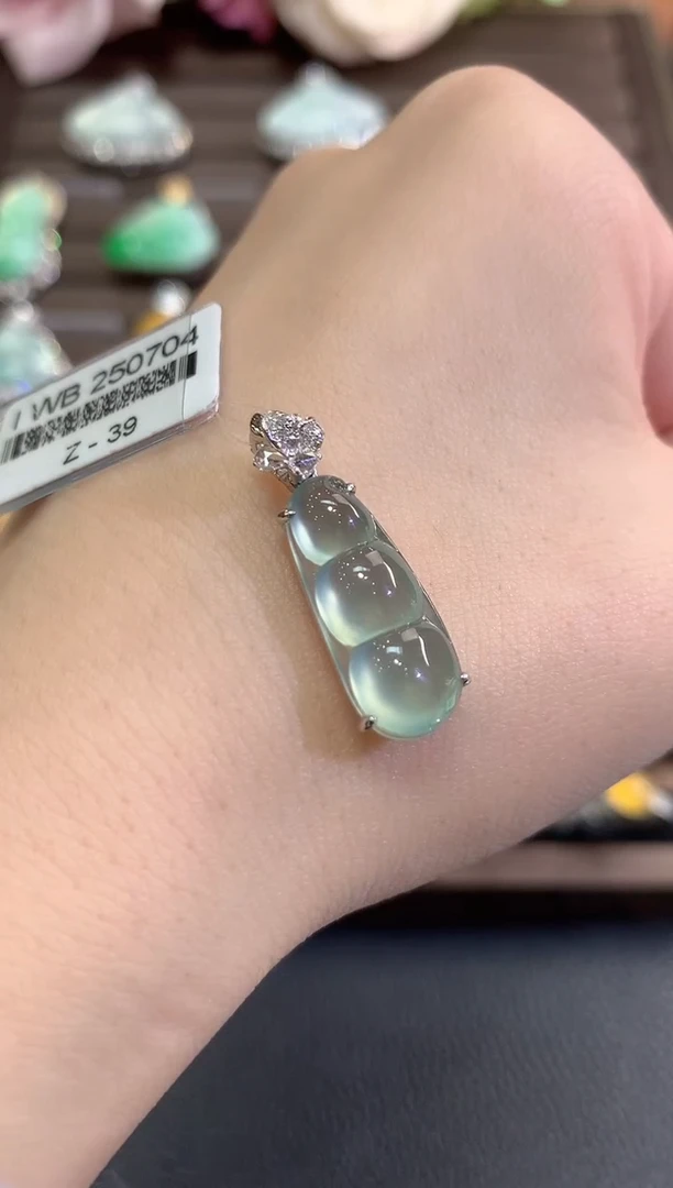 吊坠(不含链)18K金镶嵌翡翠秋日珠宝E35