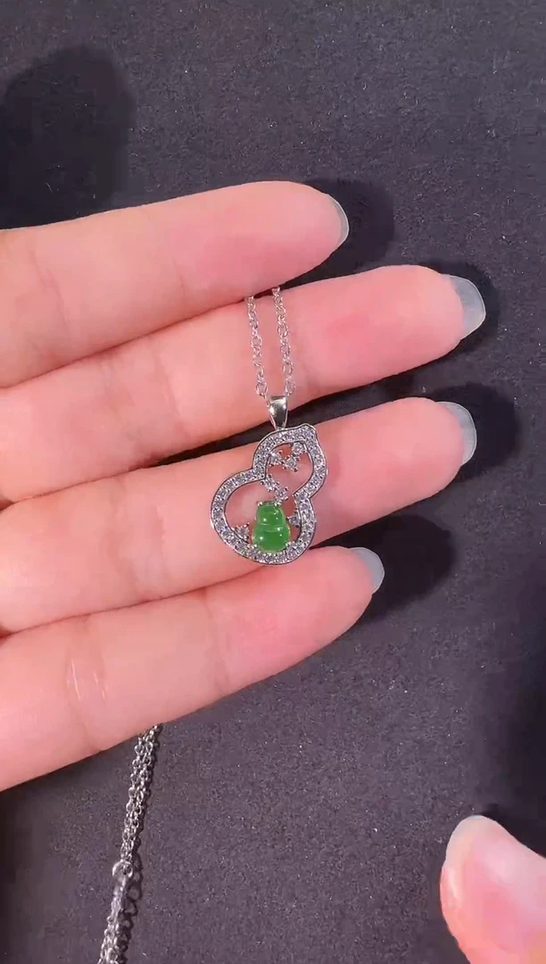 翡翠未镶嵌吊坠(不含链)葫芦