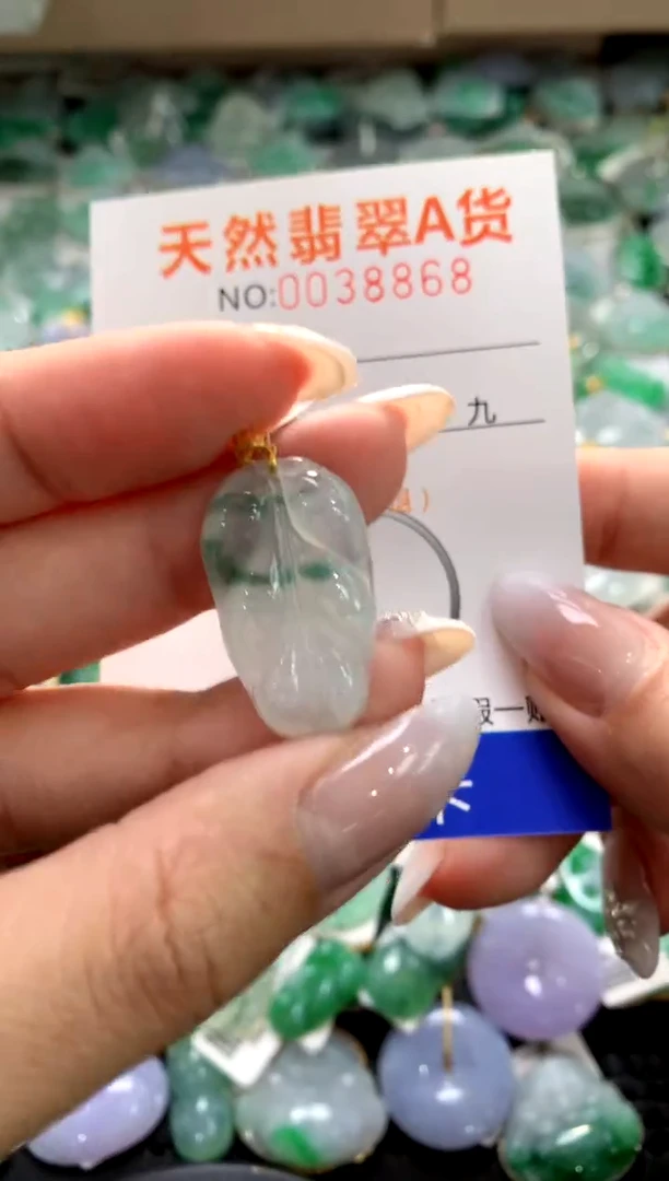 颈饰18K金镶嵌翡翠1111111111111111