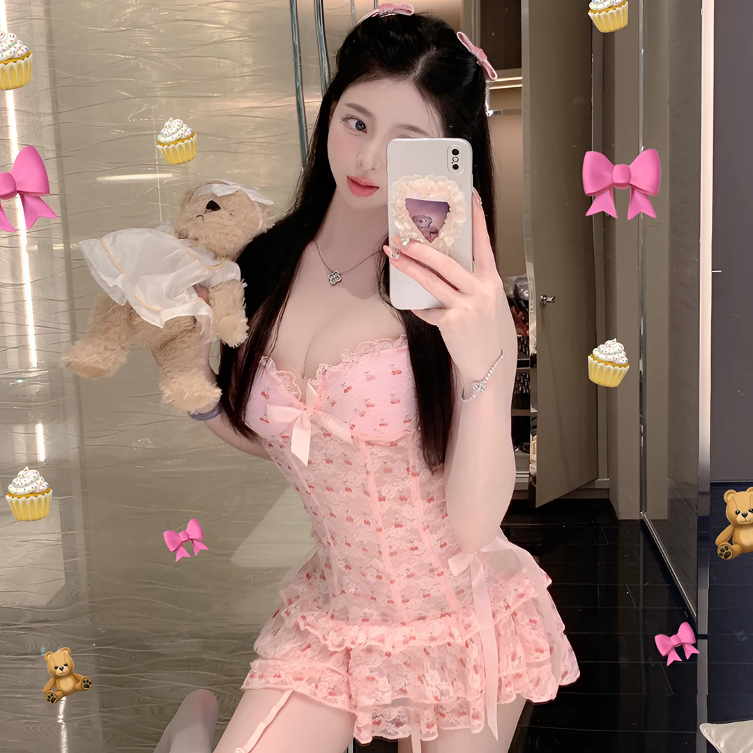 「甜蜜日记」80-125斤 *性感纯欲甜美蕾丝碎花显瘦修身战袍短款睡裙