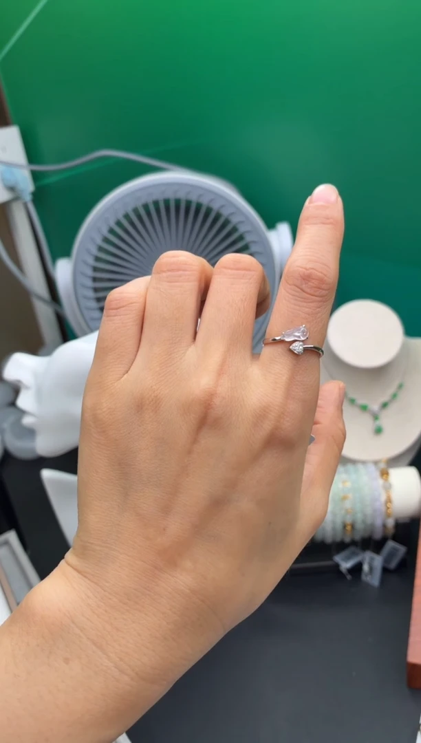 颈饰18K金镶嵌翡翠天然翡翠A货