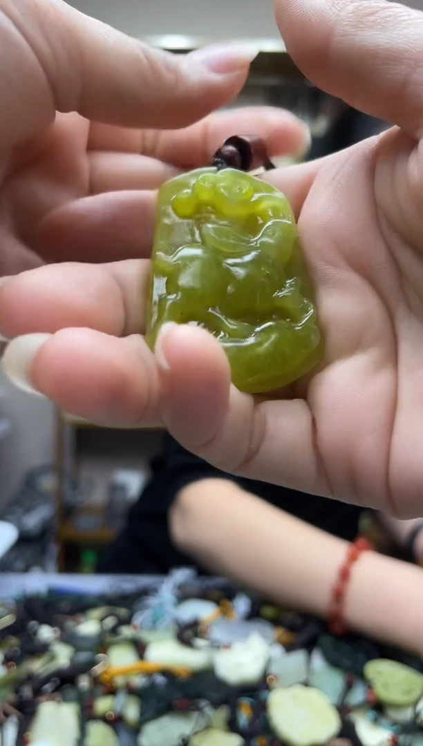 未镶嵌岫玉吊坠·