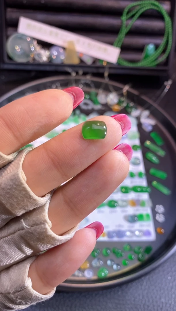 翡翠挂件未镶嵌马鞍