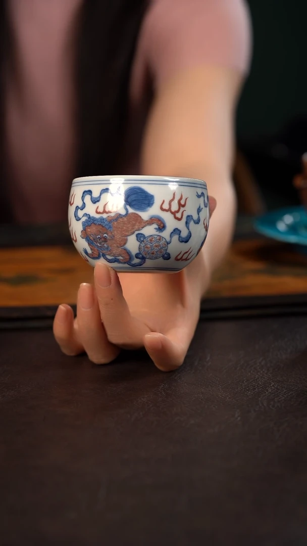 贵红窑青花釉里红狮子绣球缸杯