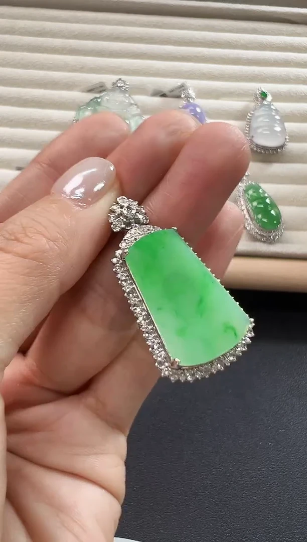 颈饰18K金镶嵌翡翠KYYC1206-094