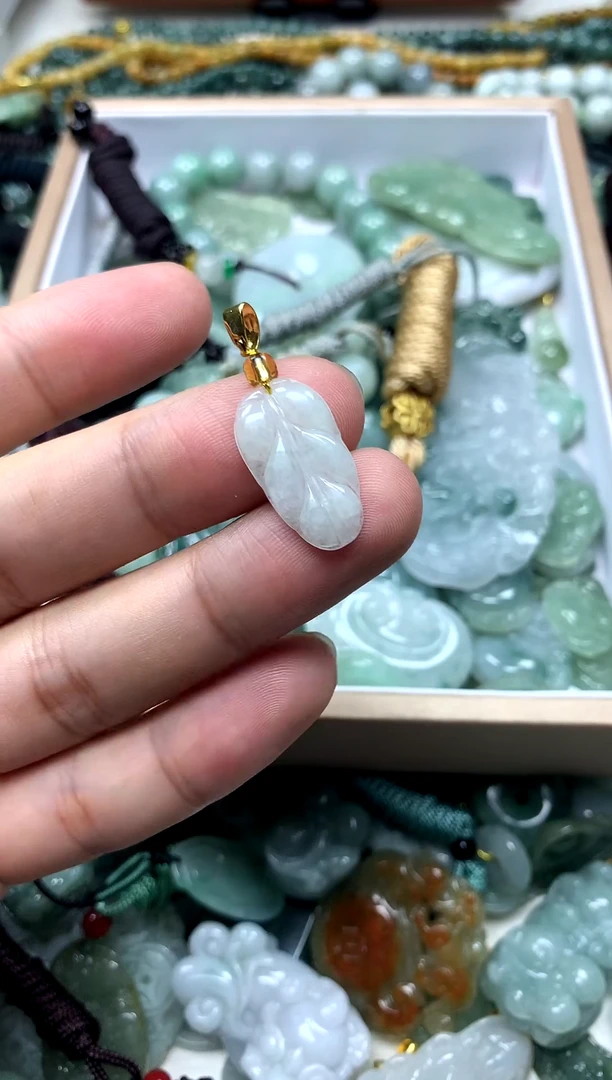 未镶嵌挂件翡翠1