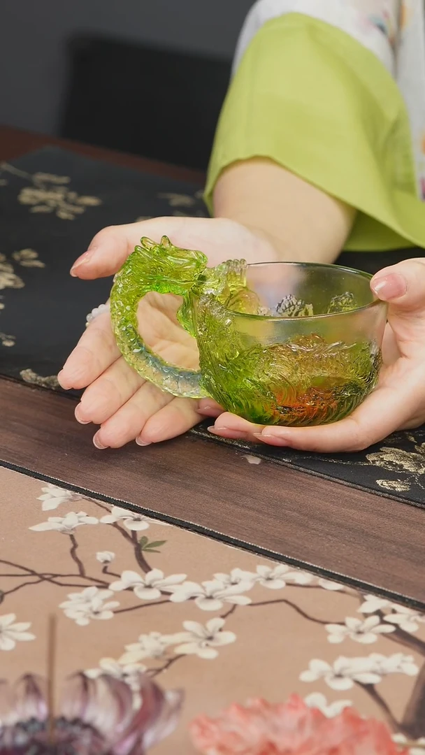 手工艺品琉璃绿色龙杯