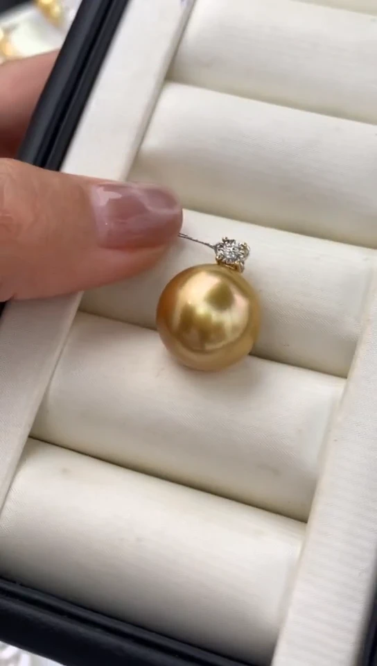 18K金镶嵌吊坠(不含链)定制海水珍珠?****️15.0mm南洋金珠