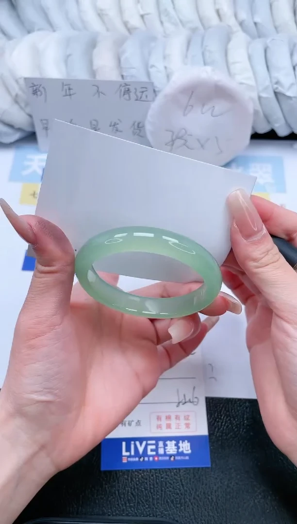 【闪购商品】石英质玉手镯未镶嵌T252-52.6